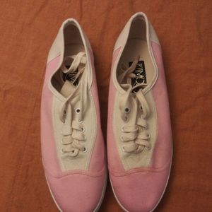 NWOT Deadstock Vintage Pink and White Rumors Canvas Tennis Shoes